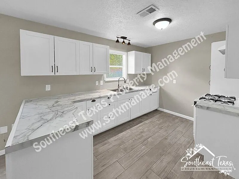 3 bed, 1.0 bath, 1092 sqft, $1,599 — Photo 3