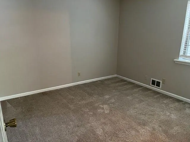 8010 Hickory Ct — Photo 15
