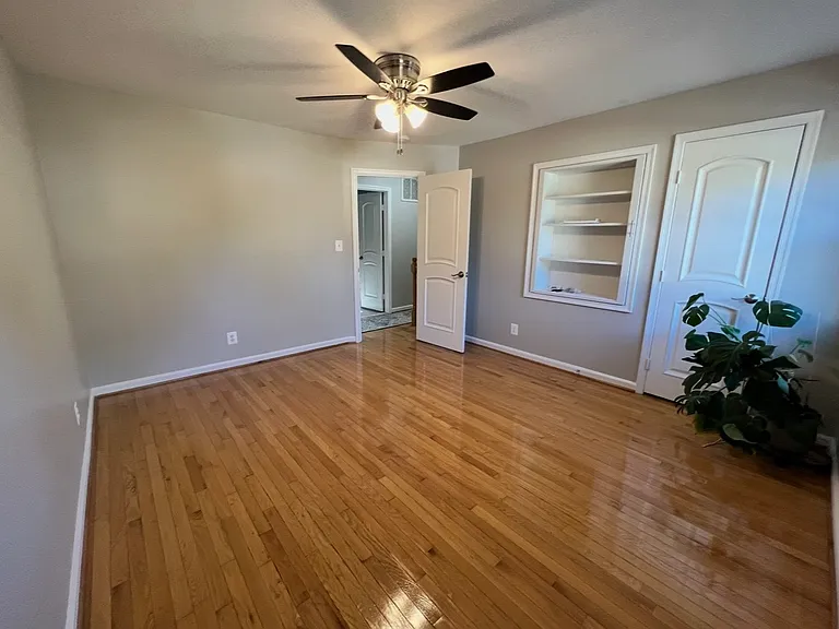 10719 Maple St — Photo 8