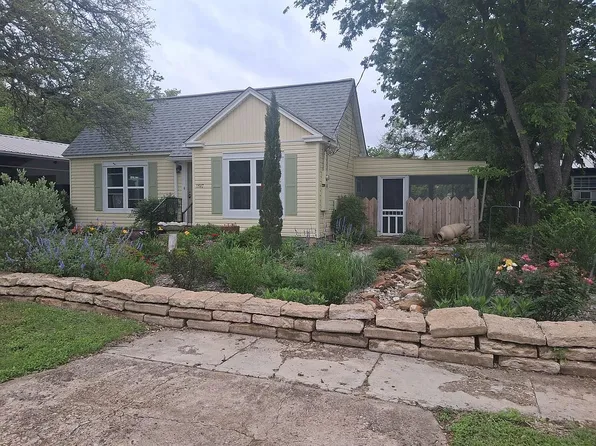 1407 W Dry St, San Saba, TX 76877