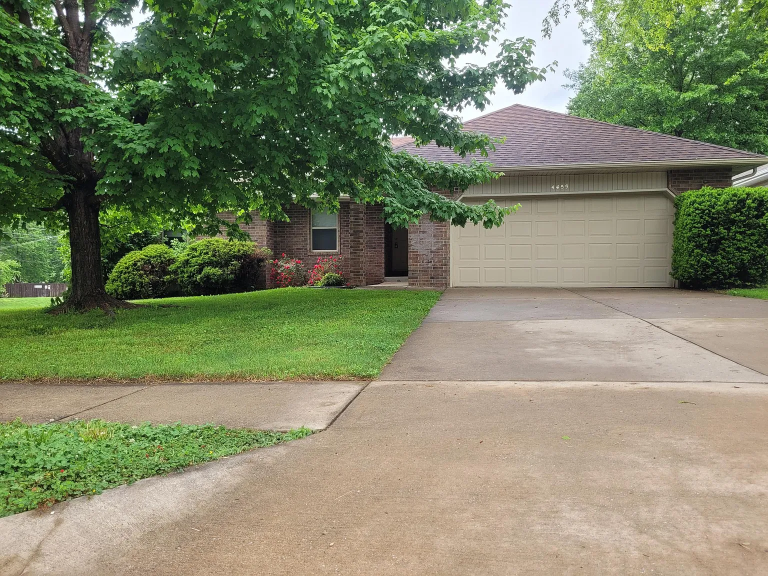 4459 W Westwood Dr — Photo 2