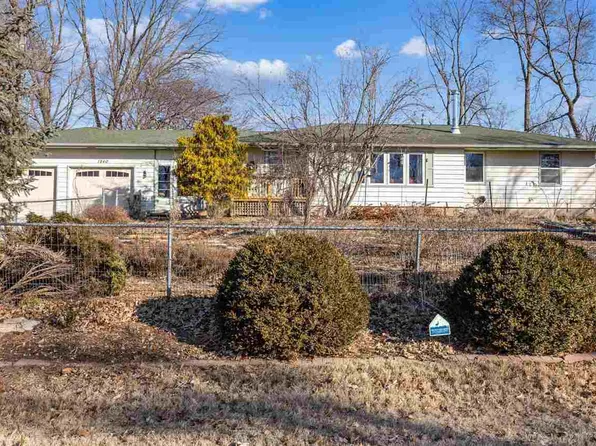 1840 Friendship St, Iowa City, IA 52245