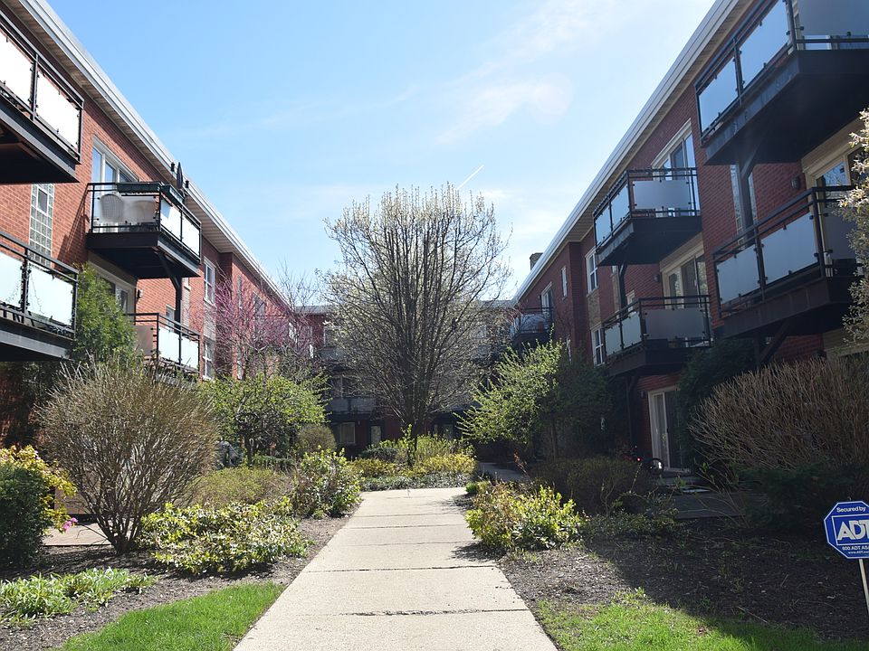 1st image of 6417 N Damen Ave APT 2E