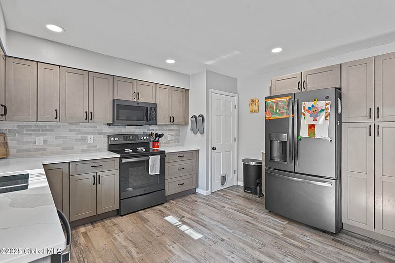 5th image of 22 Golfview Road