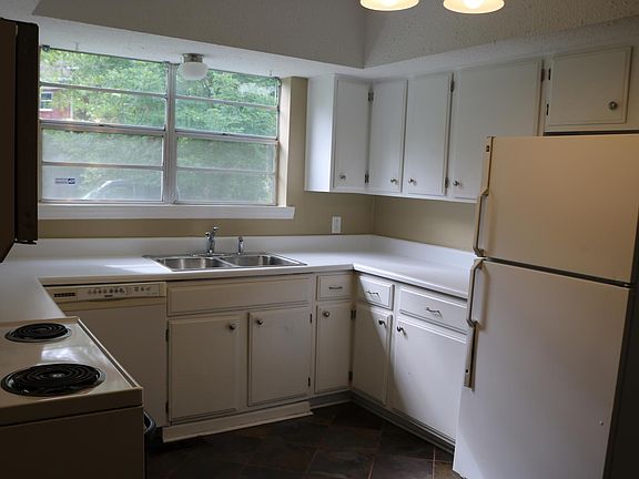 Kitchen also features a eat in area.