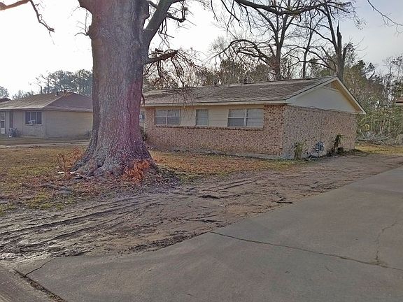 4th image of 2916 Hillcrest Dr
