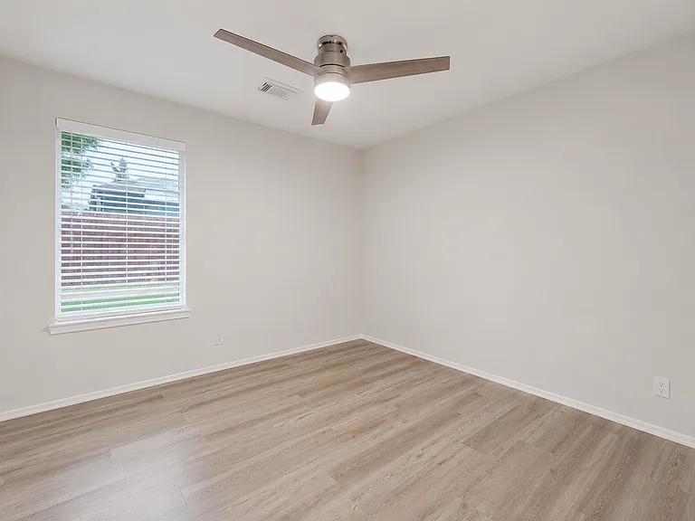 17402 Hamilwood Dr — Photo 2
