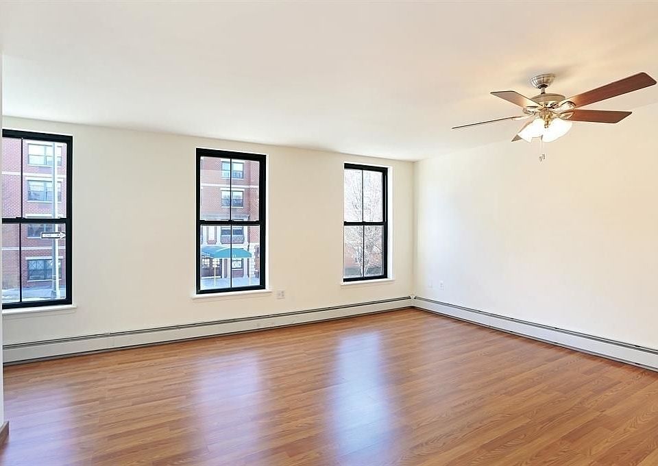1st image of 422 Cumberland St #2