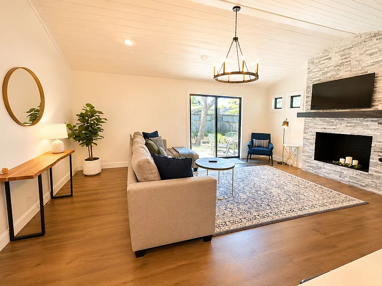 9002 Lodge Ct — Photo 5