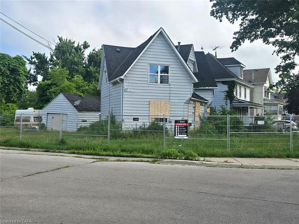 1st image of 702 Cedar St