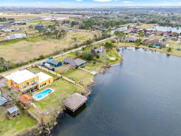 2732 Broadway St, San Leon, TX 77539