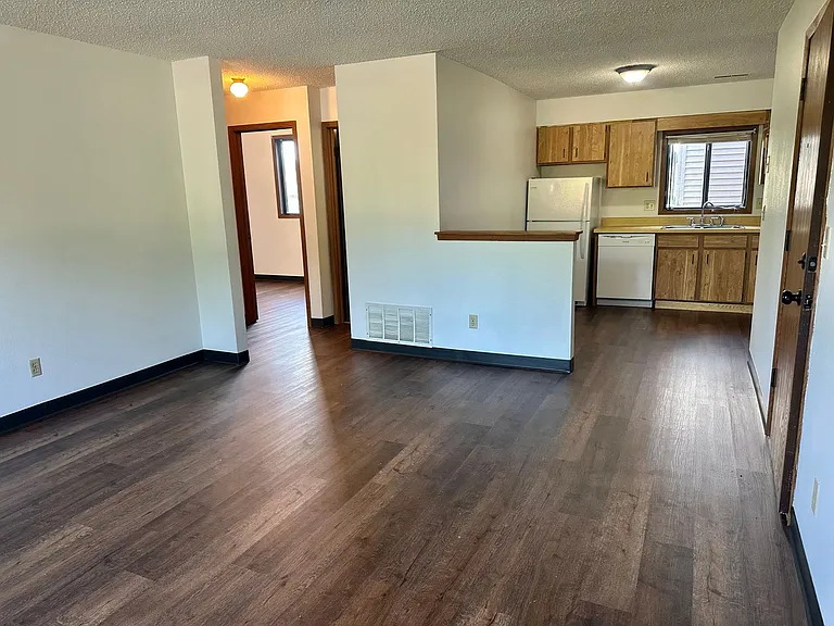 2 Bedroom 1 Bathroom Apartments — Photo 5
