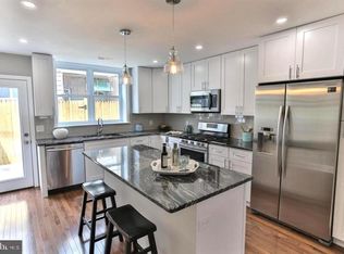 1039 Tree St, Philadelphia, PA 19148