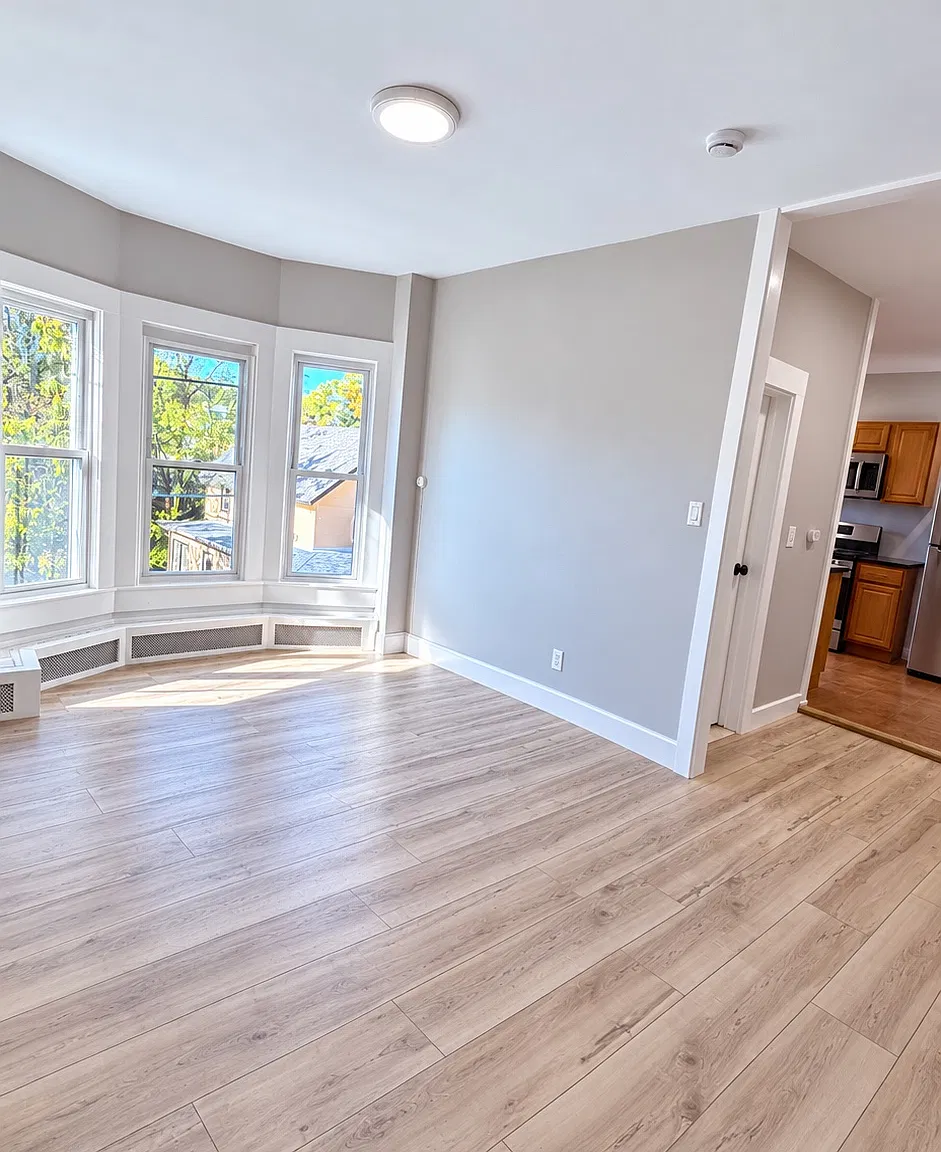 3 bed, 1100 sqft, $2,350 — Photo 2