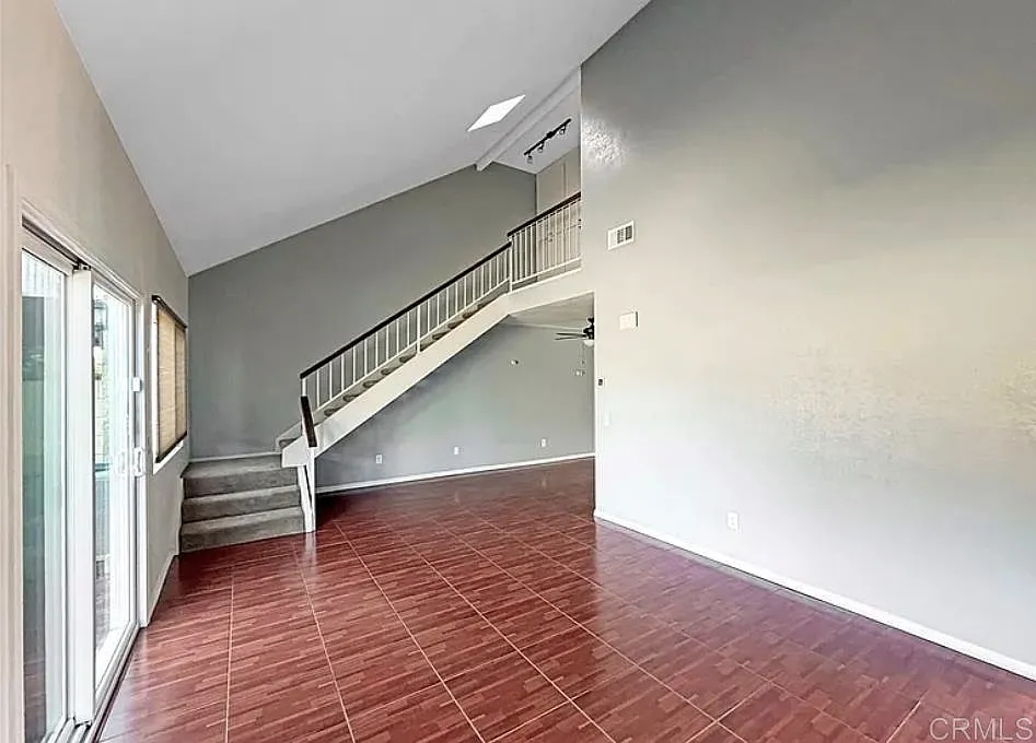 3 bed, 8.0 bath, 2112 sqft, $2,690 — Photo 4