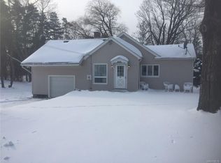 39 Hodson Rd, Orchard Park, NY 14127