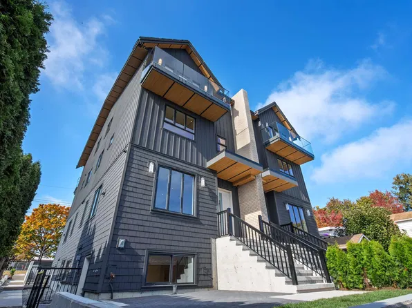 1060 Stratford Ave #4, Burnaby, BC V5B 3X8