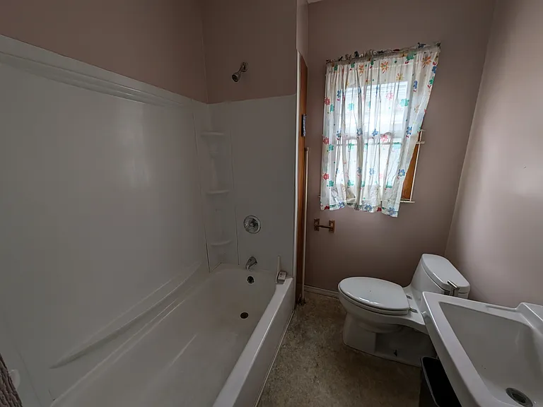 222 Lisbon Ave — Photo 3