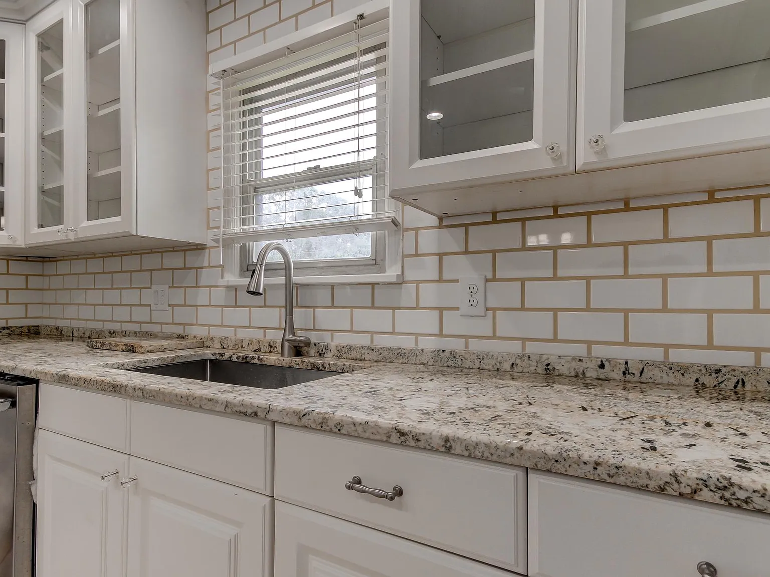 4 bed, $3,300 — Photo 4