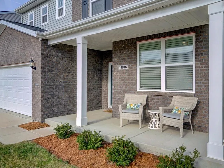 11916 Trottingham Cir — Photo 5
