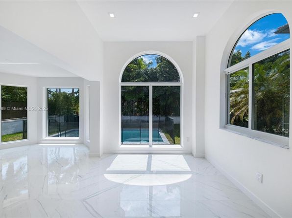 242 Palm Ave
