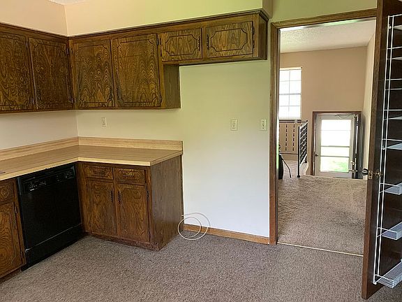 Kitchen, pantry, no ref