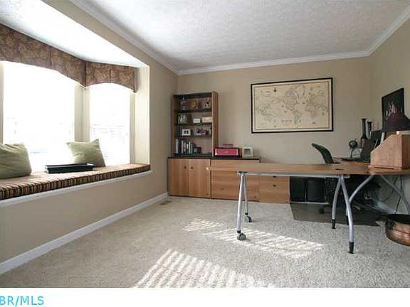 3rd image of 6128 Commonwealth Dr
