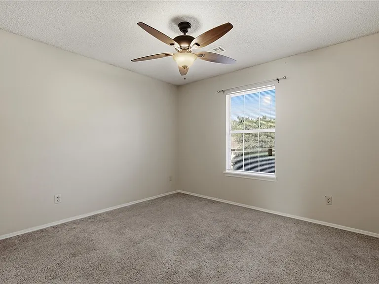 1919 N Radcliffe Ave — Photo 22