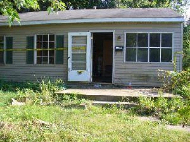 2nd image of 1037 National Dr
