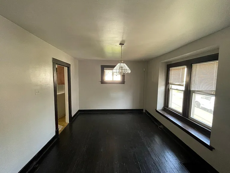 310 Albert St — Photo 15