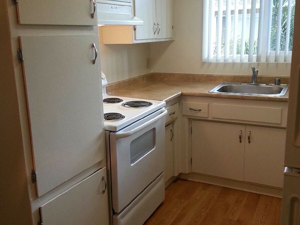 1st image of 520 Columbia Ave APT 01