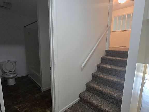 5th image of 2305 Southridge Dr APT D