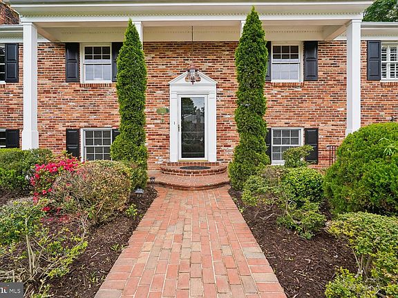 3rd image of 7814 Friars Ct