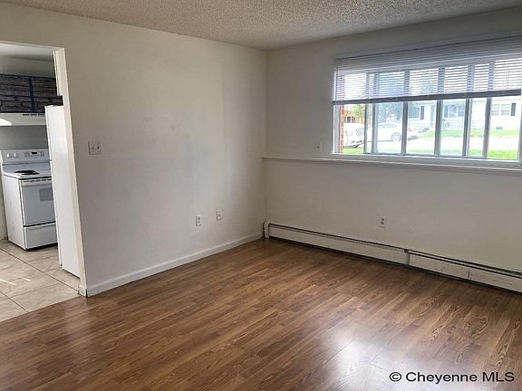 3rd image of 1515 Oxford Dr
