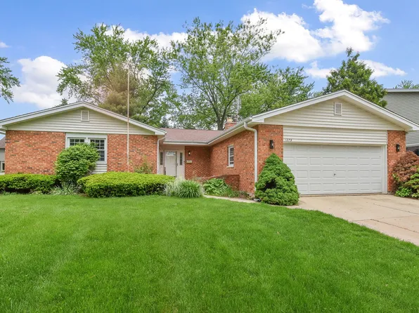 1279 Brentwood Ln, Wheaton, IL 60189