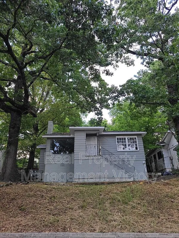 4 bed, 2.0 bath, 1215 sqft, $1,225 — Photo 1
