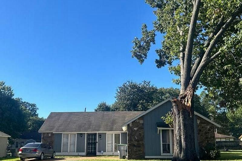1st image of 4931 Chevron Rd