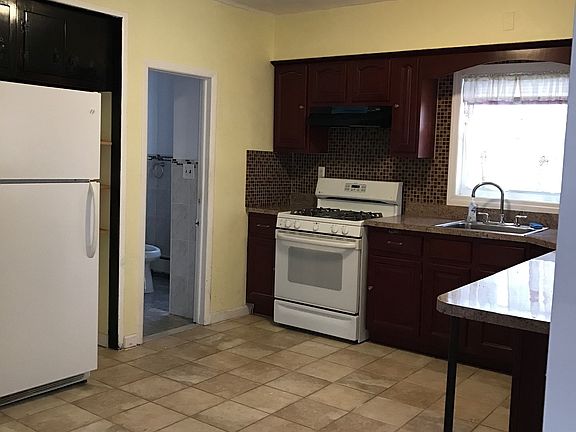 4th image of 9209 102nd St
