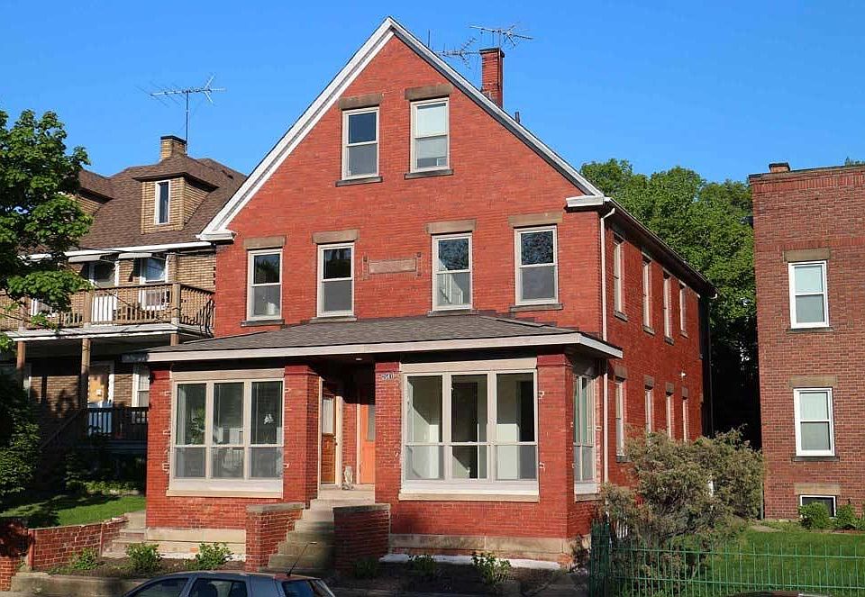 Front on Murray Hill Road