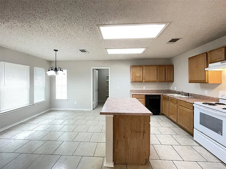 3079 Hill St — Photo 9