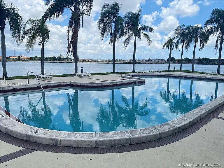 335 Ives Dairy Rd #A33506 — Photo 15