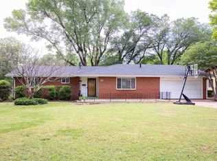 1704 Monument Rd, Ponca City, OK 74604