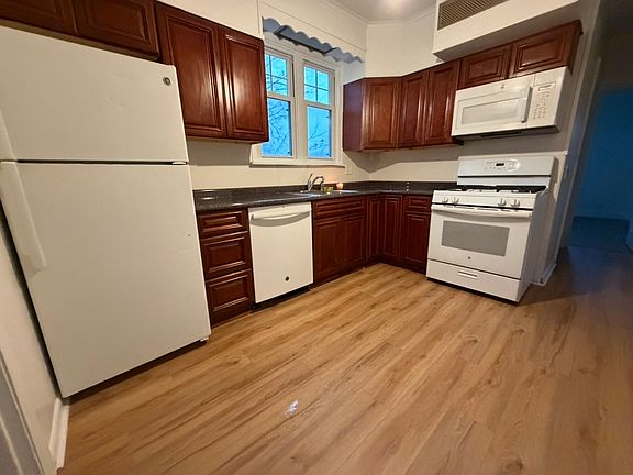 5th image of 1677 Lincoln Ave