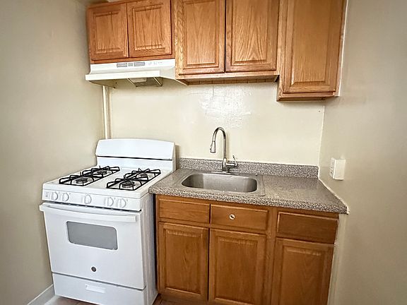 3rd image of 401 Sherman Ave Unit 1