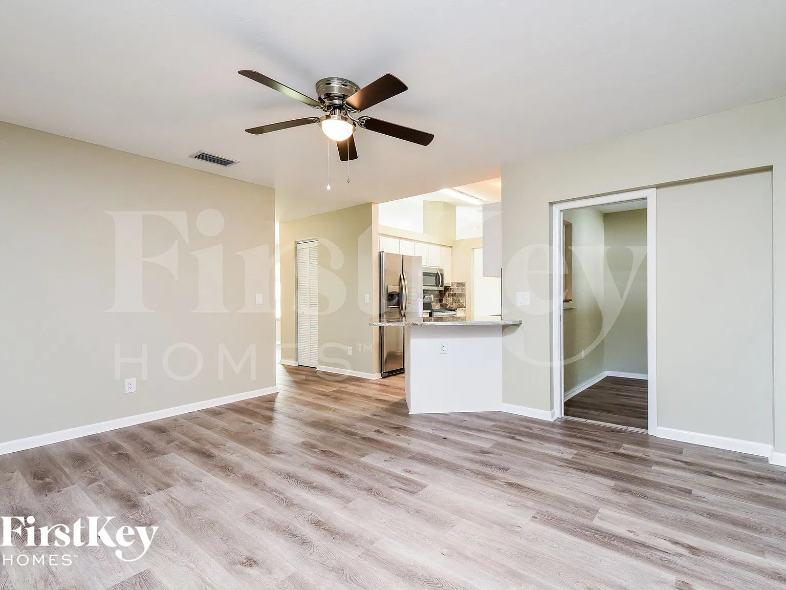 3 bed, 2.0 bath, 1684 sqft, $2,565 — Photo 2
