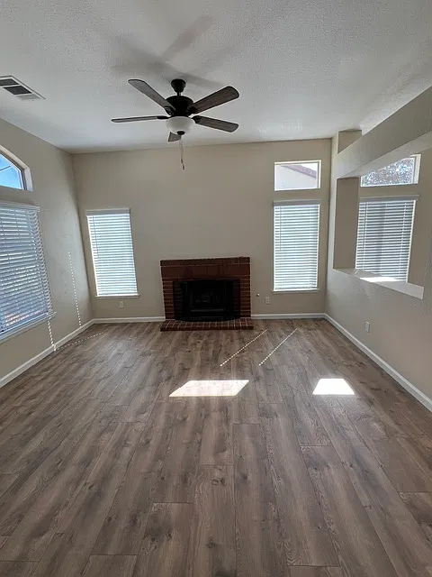 3 bed, 1297 sqft, $2,100 — Photo 3