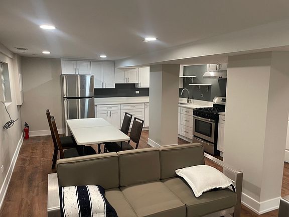 4th image of 5425 W Leland Ave #G