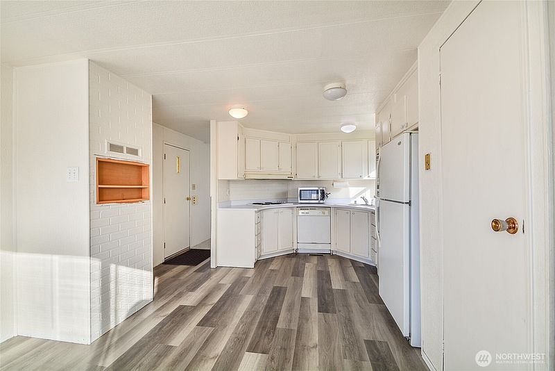 4th image of 16600 25th Avenue NE #87