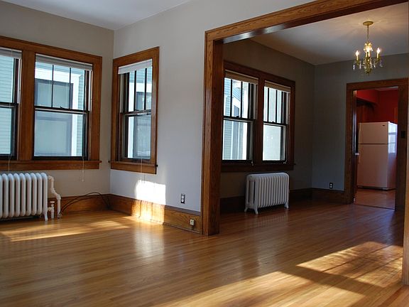 3rd image of 907 Ashland Ave