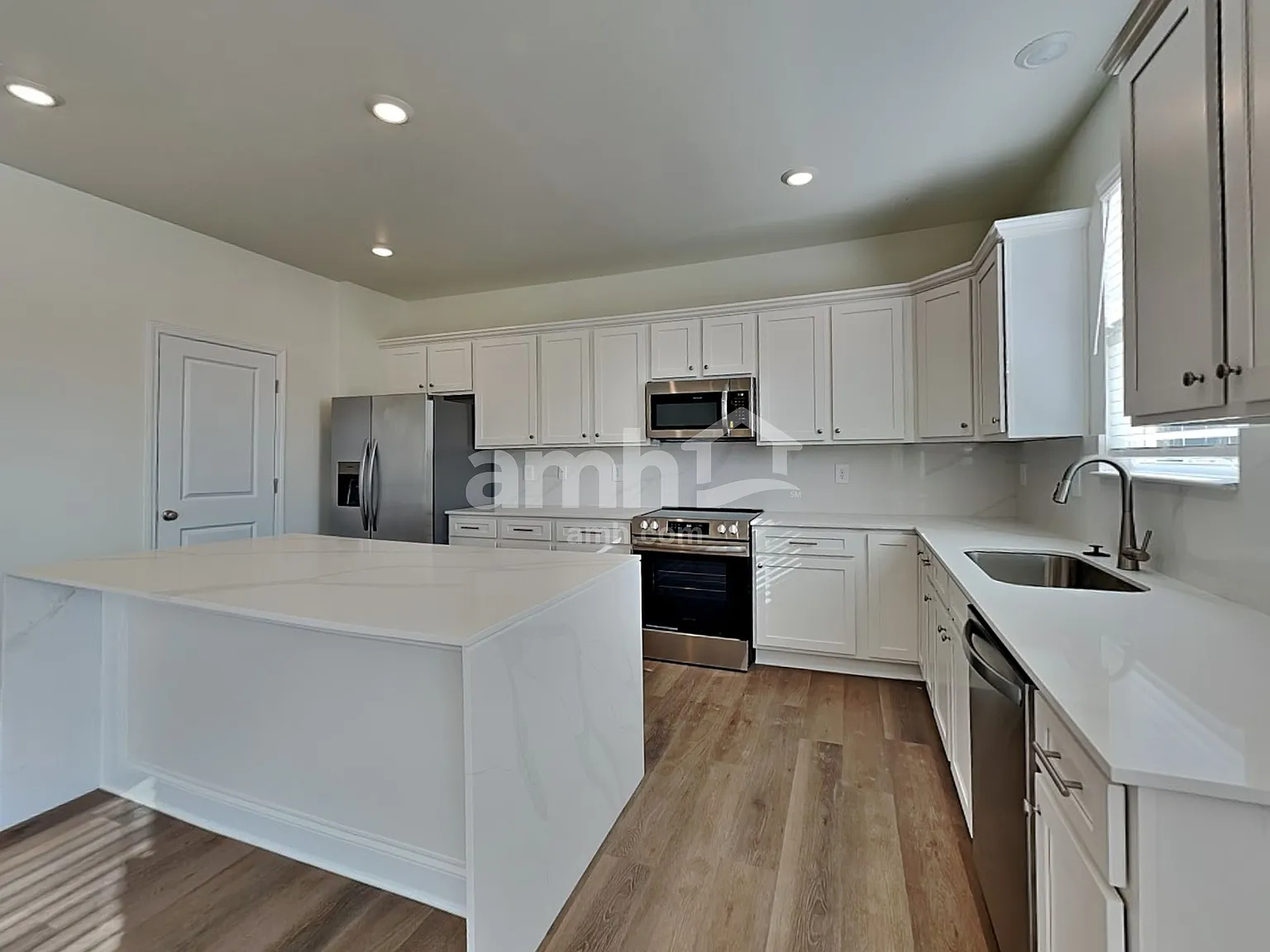 4 bed, 2.5 bath, 2481 sqft, $2,610 — Photo 3